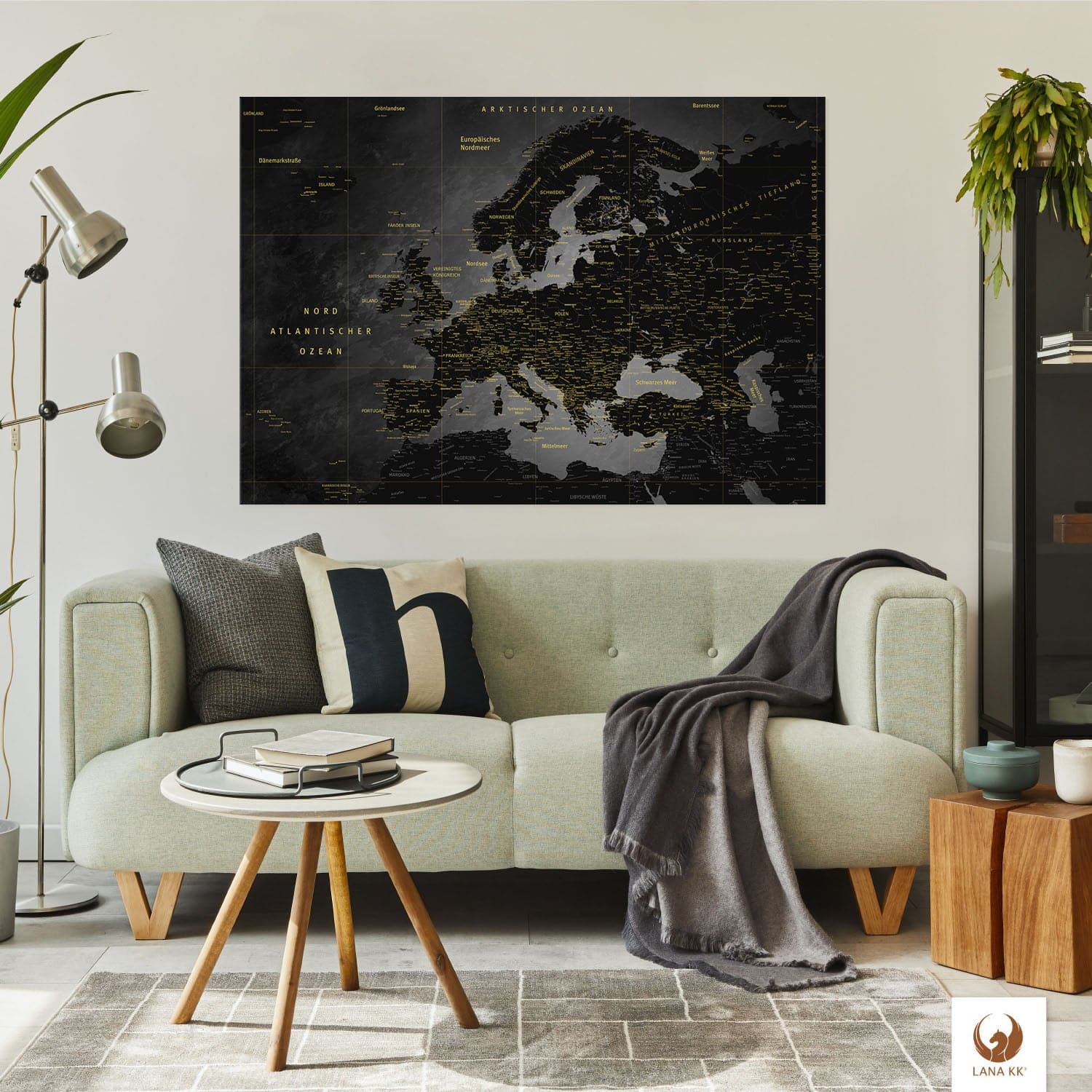 Deine Europakarte Noir als Magnetboard passt perfekt in jedes Wohnzimmer, Flur oder Arbeitszimmer.