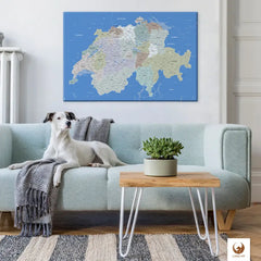 Egal in welchen Raum Du Deine Schweizkarte Hellblau platzierst, sie wird immer die Blicke auf sich ziehen.