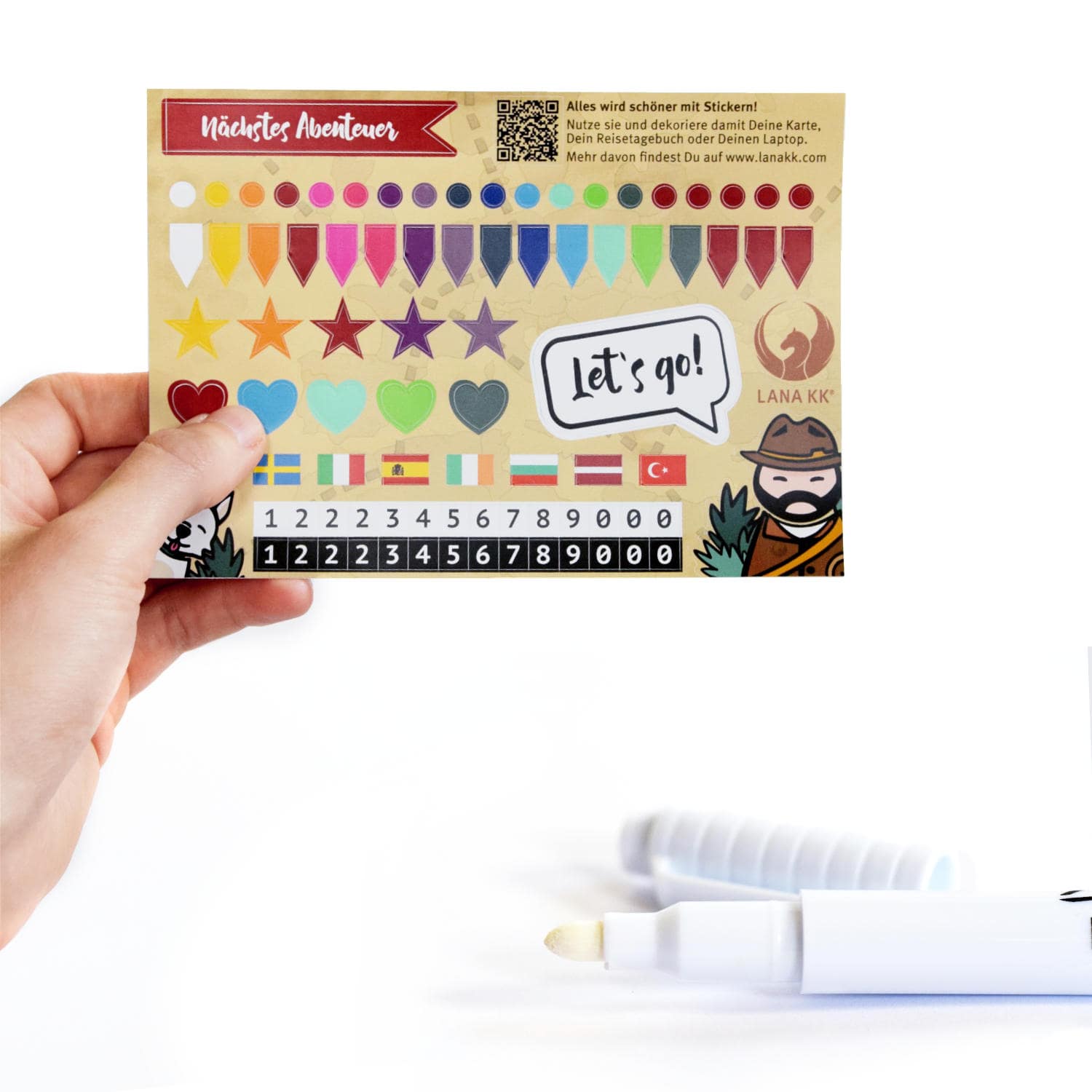Dein Starterkit Leinwand beinhaltet ein Stickerset und einen weißen Kreidemarker zum Markieren Deiner Abenteuer.