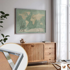 Deine schicke Piratenkarte Mary als Poster verleiht deinem modern eingerichteten Raum einen Hauch von Weltenbummler-Charme. Deine Weltkarte als Poster in einem eleganten Rahmen, ist nicht nur eine stilvolle Deko, sondern auch eine Einladung, von deinen nächsten Reisen zu träumen. Deine Weltkarte passt perfekt über dein Sideboard und bringt eine Welt voller Möglichkeiten direkt in dein Zuhause.