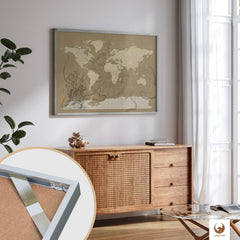 Deine schicke Piratenkarte Salazar als Poster verleiht deinem modern eingerichteten Raum einen Hauch von Weltenbummler-Charme. Deine Weltkarte als Poster in einem eleganten Rahmen, ist nicht nur eine stilvolle Deko, sondern auch eine Einladung, von deinen nächsten Reisen zu träumen. Deine Weltkarte passt perfekt über dein Sideboard und bringt eine Welt voller Möglichkeiten direkt in dein Zuhause.