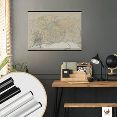 In deinem stilvollen Arbeitszimmer findet deine Piratenkarte Teague als Poster den perfekten Platz. Sie ist nicht nur ein Dekorationsstück, sondern lässt deine Reisen immer wieder lebendig werden. Markiere mit Stickern und klebe kleinen Fotos an als interaktive Chronik deiner Abenteuer. Mit Posterschienen kannst du schick und super einfach deine Weltkarte als Poster an die Wand hängen.