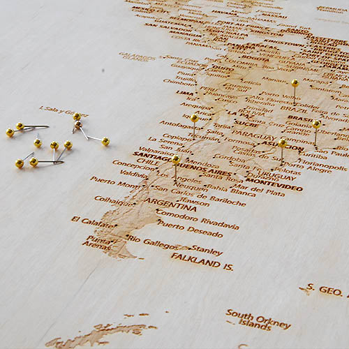 Holz-Weltkarten: Deine Reisen, unsere Kunst. Weltkarten aus Holz: Dein Zuhause, deine Abenteuer. Hol dir die Welt in dein Zuhause mit unseren Holz-Pinnwänden. Lana KK steht für einzigartige Kunst. 