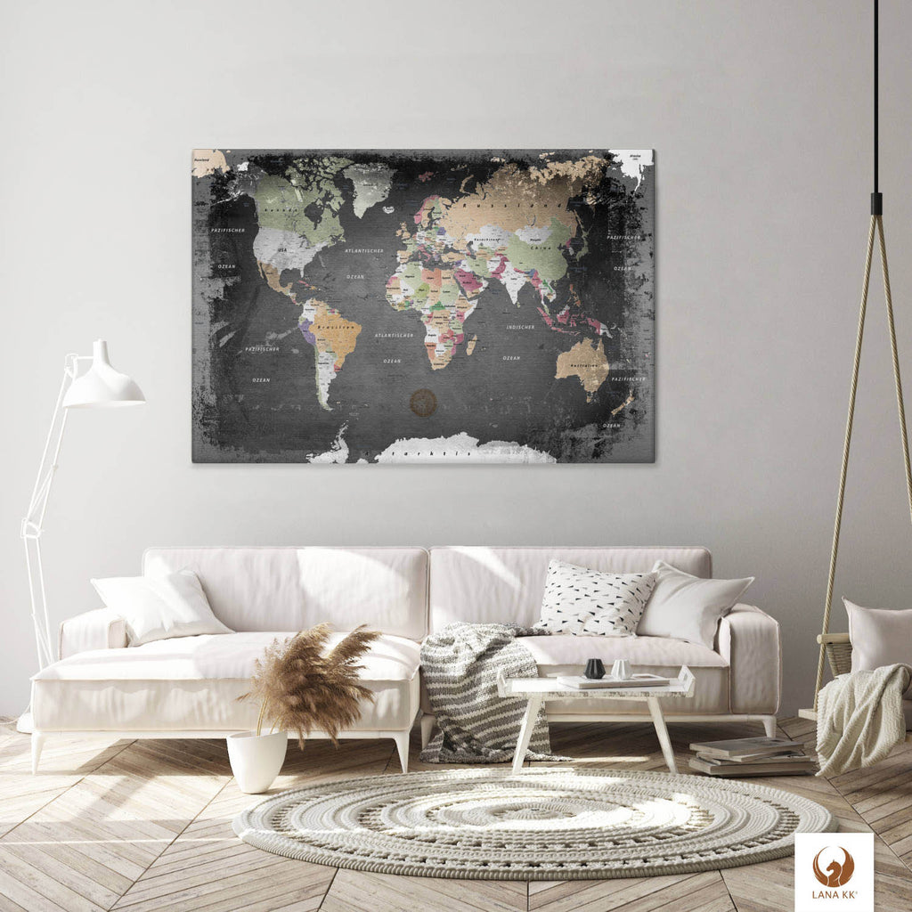 Die Welt als Zentrum Deiner Wohnung. Deine Weltkarte Graphit für sich mit ihren ausgewogenen Farben ideal in Dein Wohnkonzept ein.