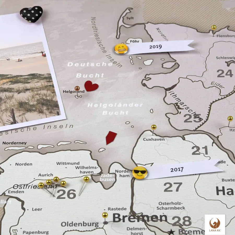Dekoriere Deine Deutschlandkarte Beige mit Stickern, Pins und Fotos.