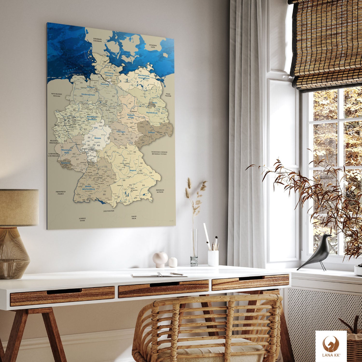 Die Welt als Zentrum Deiner Wohnung. Deine Deutschlandkarte Blue Ocean fügt sich mit ihren ausgewogenen Farben ideal in dein Wohnkonzept ein.