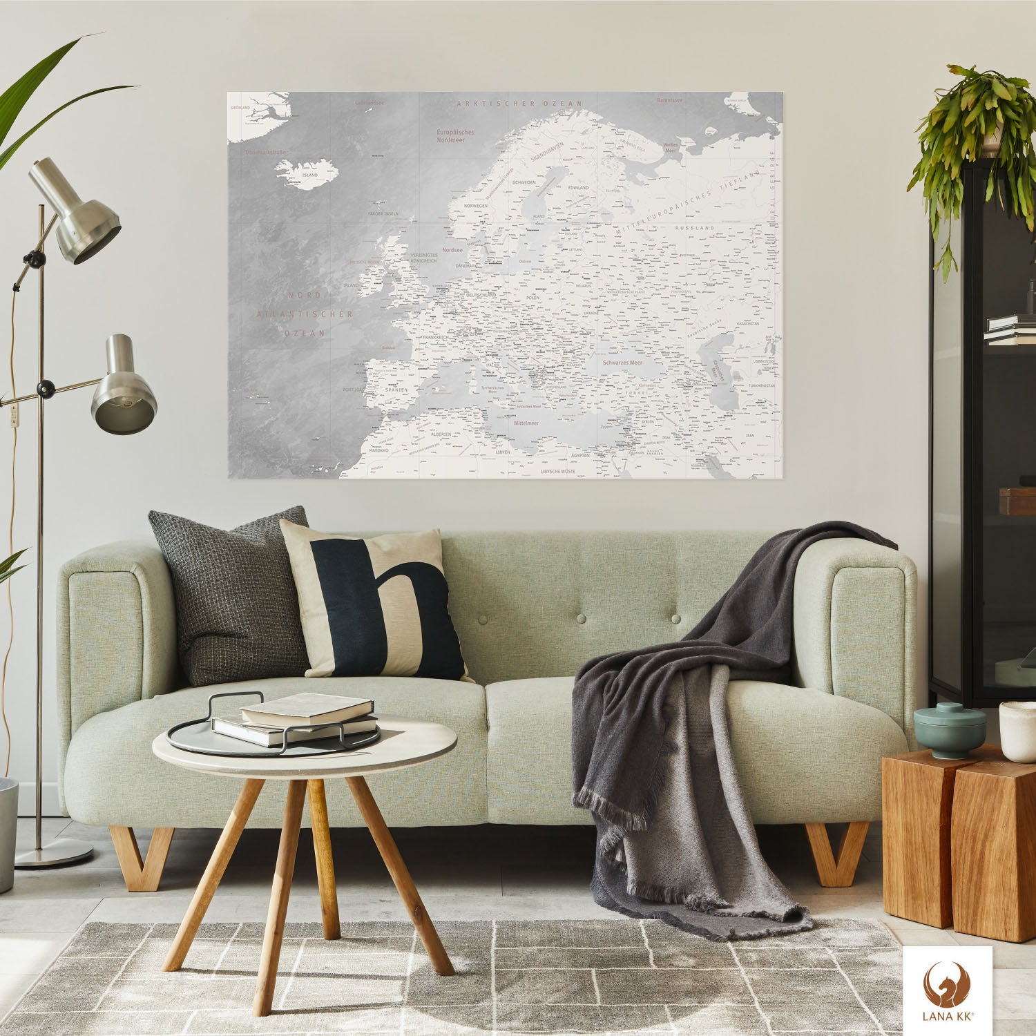 Deine Europakarte Champagner als Magnetboard passt perfekt in jedes Wohnzimmer, Flur oder Arbeitszimmer.