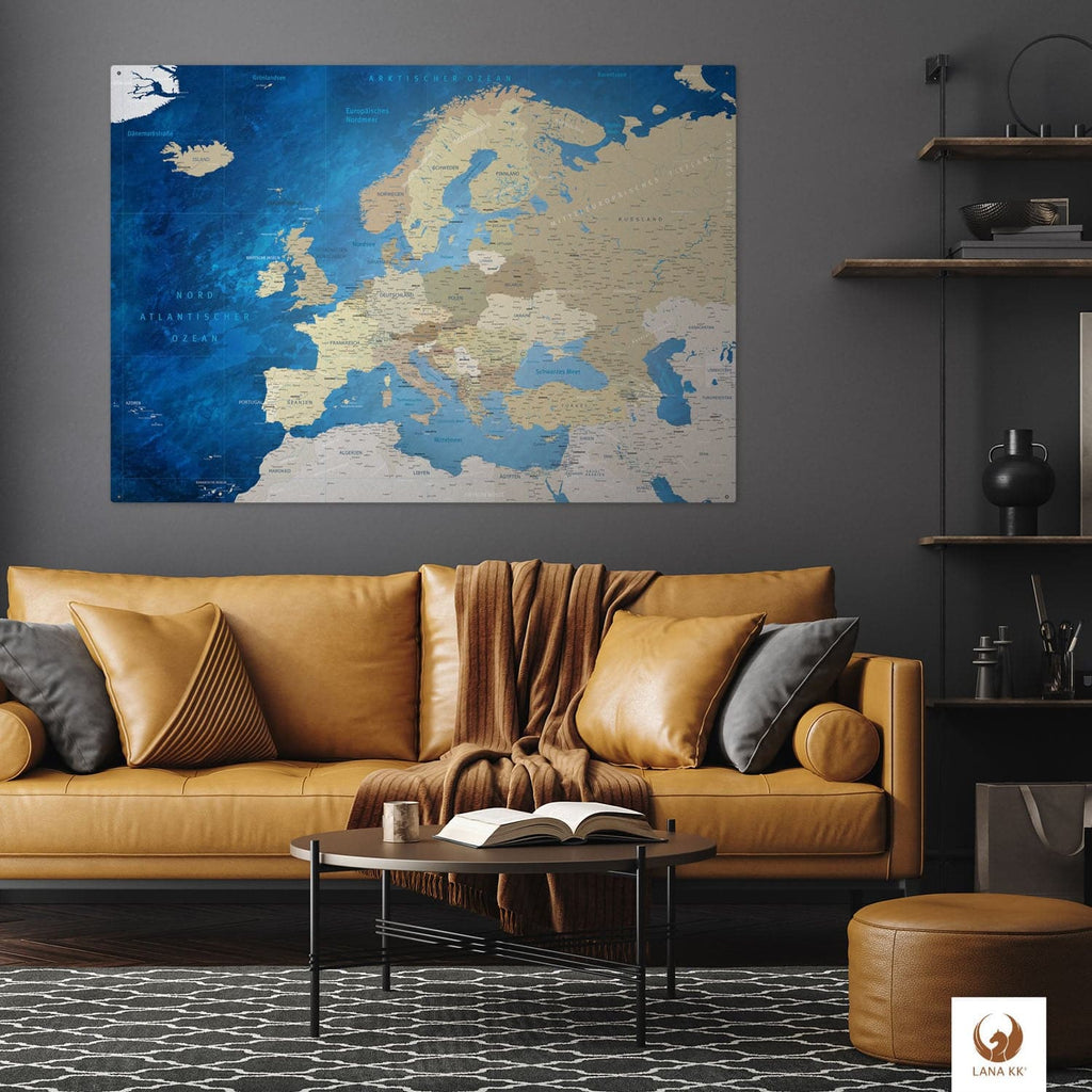 Deine Europakarte Meerestiefe als Blechschild passt perfekt in jedes Wohnzimmer, Flur oder Arbeitszimmer.