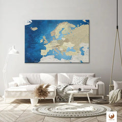 Die Welt als Zentrum Deiner Wohnung. Deine Europakarte Meerestiefe für sich mit ihren ausgewogenen Farben ideal in Dein Wohnkonzept ein.