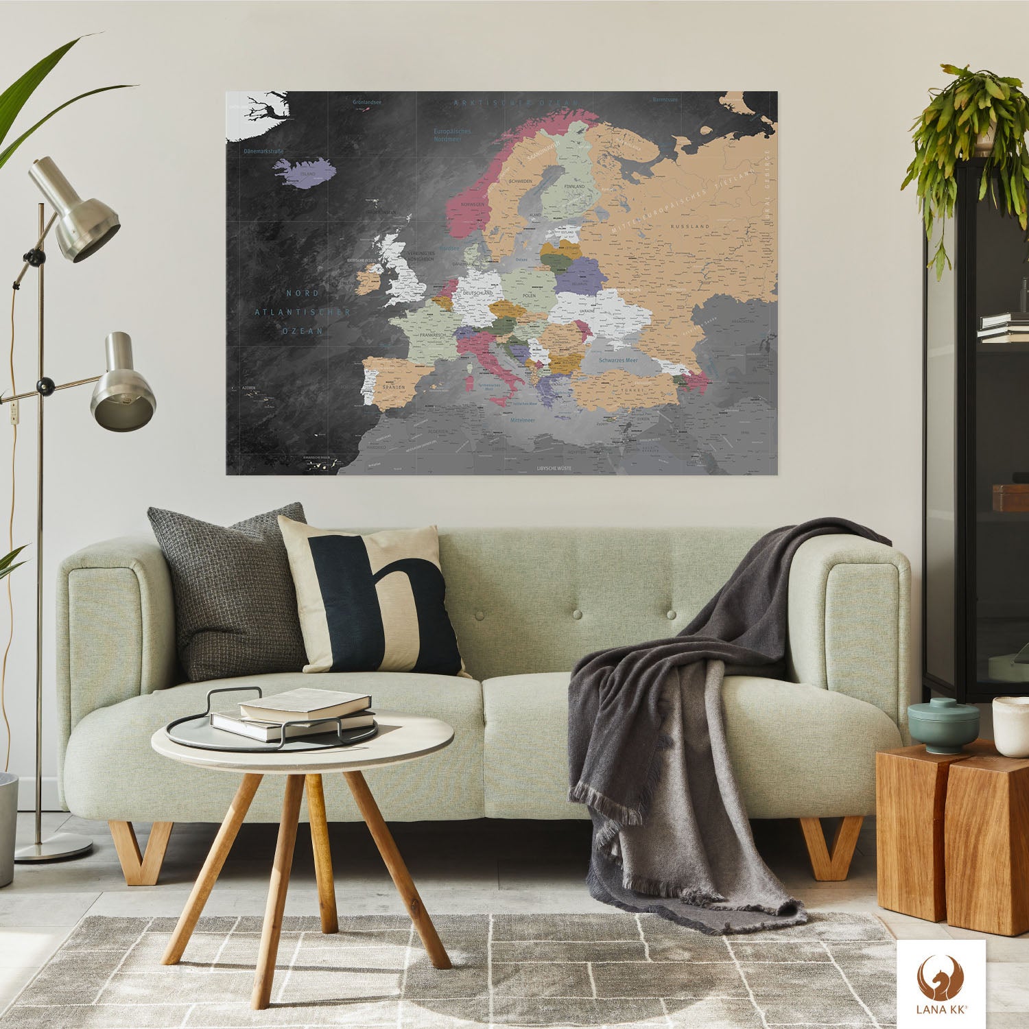 Deine Europakarte Schiefergrau als Magnetboard passt perfekt in jedes Wohnzimmer, Flur oder Arbeitszimmer.