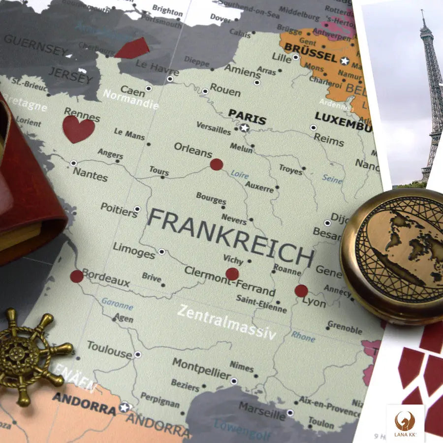 Dekoriere Deine Europakarte Schiefergrau mit Stickern, Pins und Fotos.