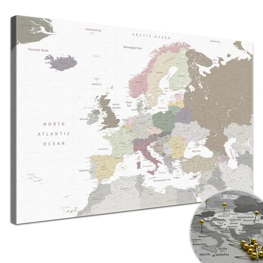 Erwecke deine Wände zum Leben mit deiner Europakarte White als Slim Line Variante. Deine Europakarte als Pinnwand ist auf eine Baumwoll-Leinwand von 320 g/m² mit matter Oberfläche gedruckt. Auf einen 2 cm tiefen Keilrahmen gespannt kommt deine Europakarte in jedem deiner Räume zur Geltung. Mit ökologischen, wasserbasierten Farben bedruckt, die vollständig abbaubar sind, und UV-echten Farben, verspricht sie dir für mindestens 75 Jahre lebendige Freude.