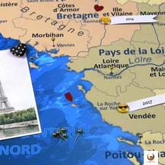 Dekoriere Deine Frankreichkarte Blue Ocean mit Stickern, Pins und Fotos.
