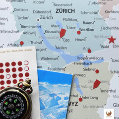 Für einen optimalen Transport kommt Deine Schweizkarte Hellblau gerollt zu Dir.