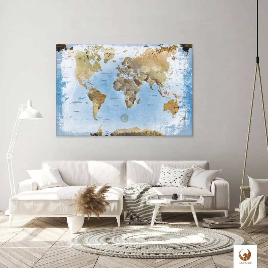 Die Welt als Zentrum Deiner Wohnung. Deine Weltkarte Ice für sich mit ihren ausgewogenen Farben ideal in Dein Wohnkonzept ein.