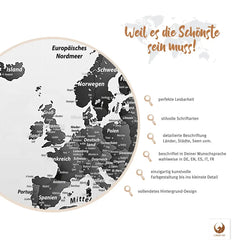 Deine Weltkarte SW Hell als Poster wartet darauf, mit deinen Erinnerungen gefüllt zu werden. Mit perfekter Lesbarkeit und stilvollen Schriftarten ist sie schön und ideal zur Reiseplanung. Jedes Land, jede Stadt und die dazugehörigen Gewässer sind mit Liebe zum Detail beschrieben. Du hast die Wahl deiner bevorzugten Sprache - auf Deutsch, Englisch, Spanisch, Italienisch oder Französisch.
