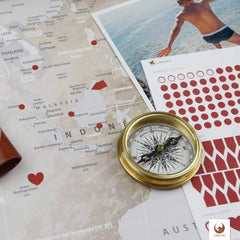 Deine persönliche Weltreise visualisiert auf deiner World Map Beige als Poster. Sie verwandelt deine Wand in eine Galerie deiner Abenteuer. Mit farbenfrohen Stickern oder einem Stift wie z.b. Kreidemarkern markierst du deine unvergesslichen Erlebnisse und Lieblingsorte in Südostasien und darüber hinaus. Auch Fotos deiner schönesten Momente kannst du ankleben. Dein Wandbild ist dein persönlicher Reisebegleiter, der mit jedem neuen Sticker ein Stück mehr von Deiner einzigartigen Geschichte erzählt.