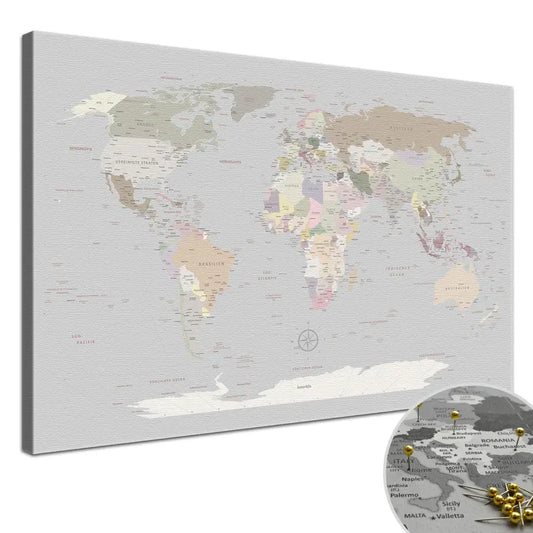 Erwecke deine Wände zum Leben mit deiner World Map Light als Slim Line Variante. Deine Weltkarte als Pinnwand ist auf eine Baumwoll-Leinwand von 320 g/m² mit matter Oberfläche gedruckt. Auf einen 2 cm tiefen Keilrahmen gespannt kommt deine Weltkarte in jedem deiner Räume zur Geltung. Mit ökologischen, wasserbasierten Farben bedruckt, die vollständig abbaubar sind, und UV-echten Farben, verspricht sie dir für mindestens 75 Jahre lebendige Freude.