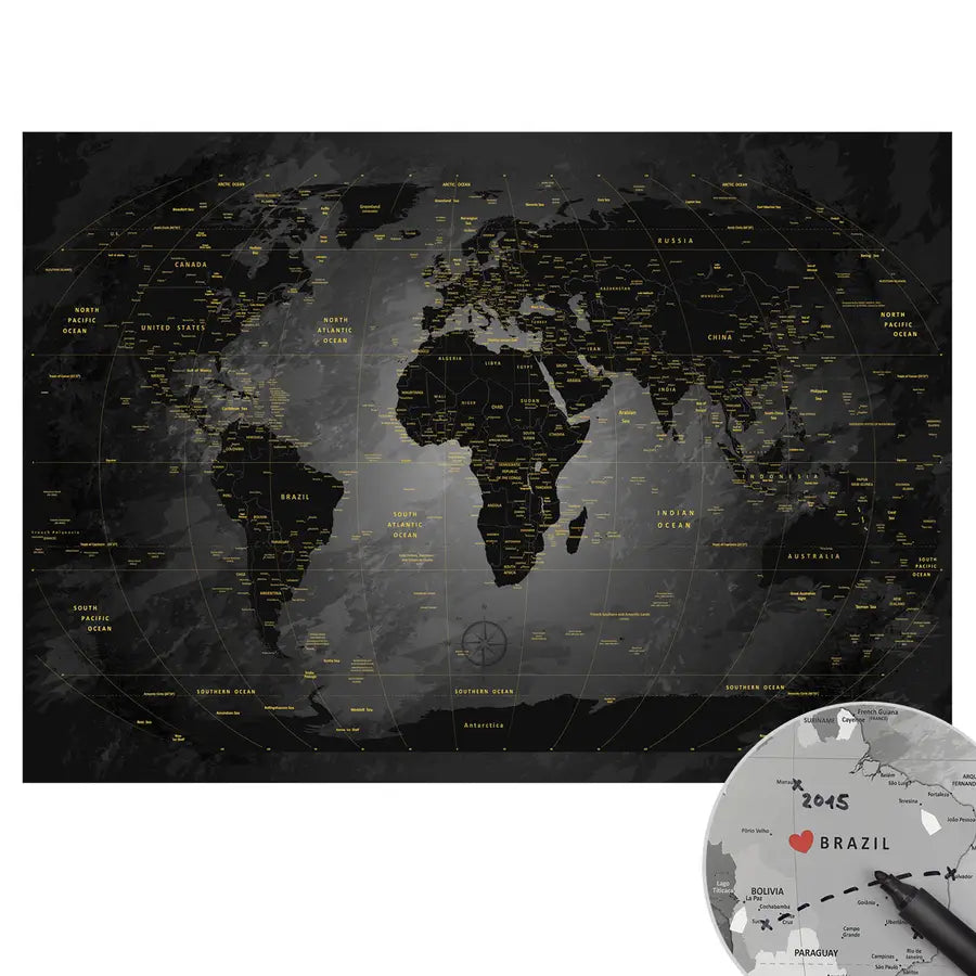 Schnapp dir deine World Map Noir als Poster und beginne damit, deine eigenen Abenteuer festzuhalten. Gedruckt auf Premium Posterpapier mit 250 g/m² und einer satinieren Oberfläche, wird sie deinen Raum zum Strahlen bringt. Und weil wir wissen, dass du Feinheiten liebst, ist alles mit detaillierter Beschriftung in versehen. Obendrauf gibt’s Sticker, mit denen du direkt loslegen kannst, um deine Reiseziele zu markieren.